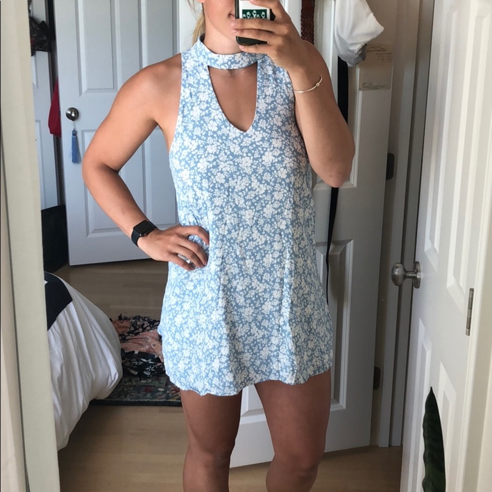 Olivaceous Dress with key hole neck